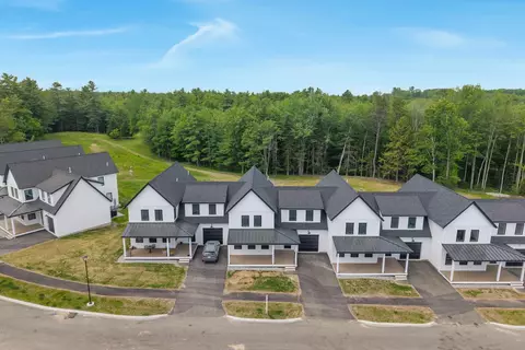 32 Fairway Commons Dr #11, Gorham, ME 04038