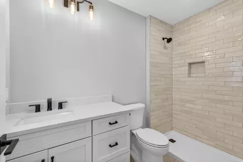 Bath - 32 Fairway Commons Dr #11, Gorham, ME 04038 photo 1 of 4