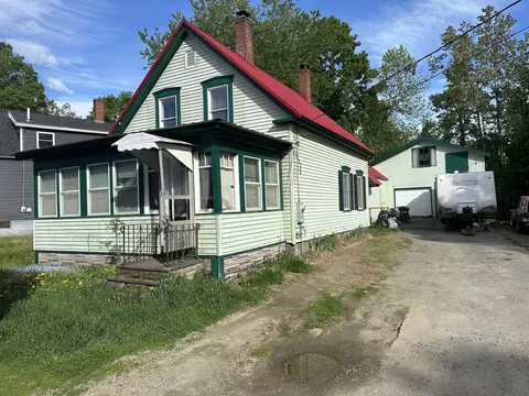 72 North St, Hartland, ME 04943