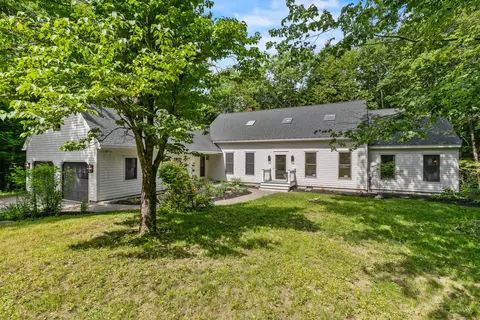 29 Pond Shore Dr, Cumberland, ME 04021