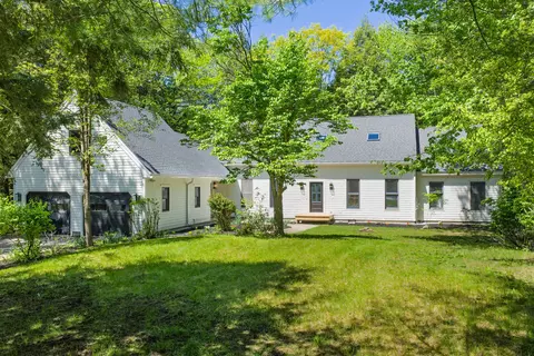 29 Pond Shore Dr, Cumberland, ME 04021