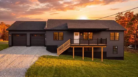 3 Meadow Ln, Oxford, ME 04270