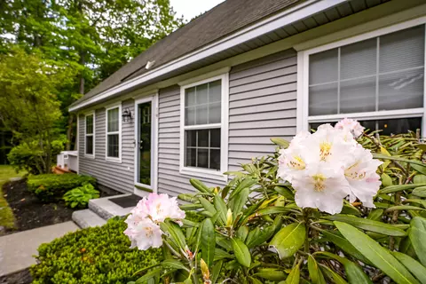 19 Pine Valley Rd, Old Orchard Beach, ME 04064