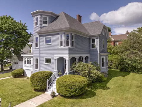 76 Beacon St, Portland, ME 04103