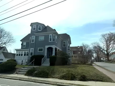 76 Beacon St, Portland, ME 04103