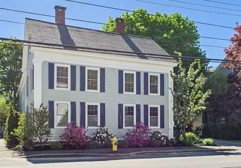 1059 Washington St, Bath, ME 04530
