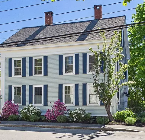 1059 Washington St, Bath, ME 04530