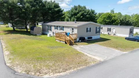 20 Purington Ave, Mechanic Falls, ME 04256