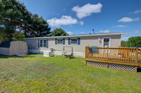 20 Purington Ave, Mechanic Falls, ME 04256