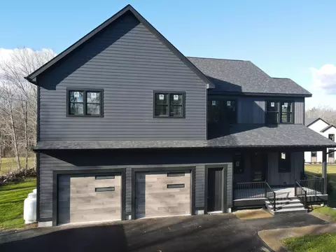 448 Blackstrap Rd, Falmouth, ME 04105