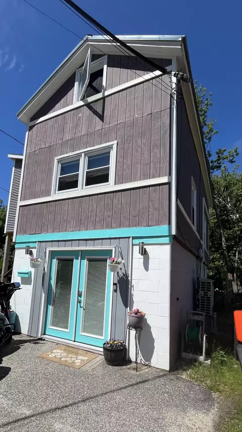 40 11th St, Old Orchard Beach, ME 04064