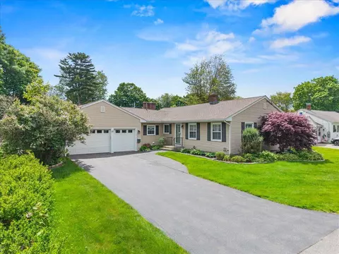 27 Weymouth St, Saco, ME 04072