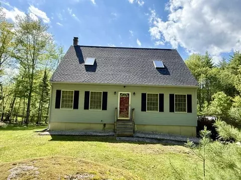 706 Middlesex Rd, Topsham, ME 04086