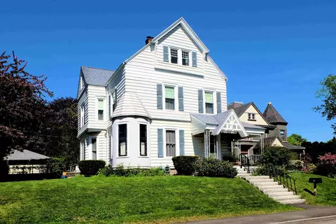 12 Lincoln St, Rockland, ME 04841