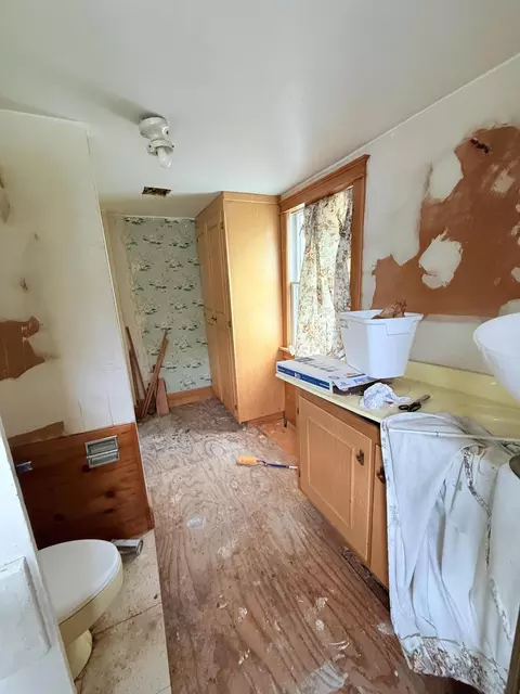 Bath - 190 Ossipee Trl E, Standish, ME 04084 photo 2 of 2