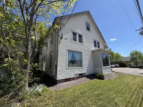 99 Church St, Dexter, ME 04930