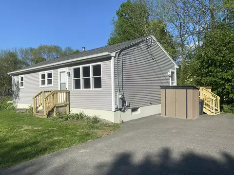 40 Lakeview Dr, Oakland, ME 04963