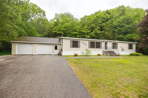 71 Kyle Ln, Auburn, ME 04210