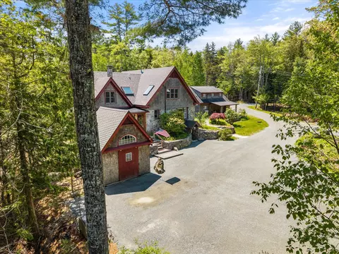 62 York Rd, Blue Hill, ME 04614