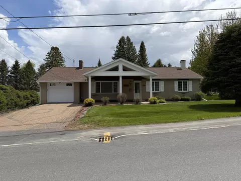 150 19th Ave, Madawaska, ME 04756