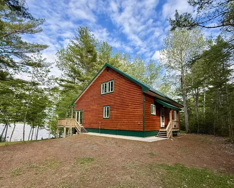 8 Breezy Knoll Ln, Baileyville, ME 04694
