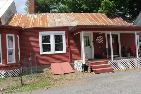 Exterior - 20 S Main St, Solon, ME 04979 photo 2 of 5