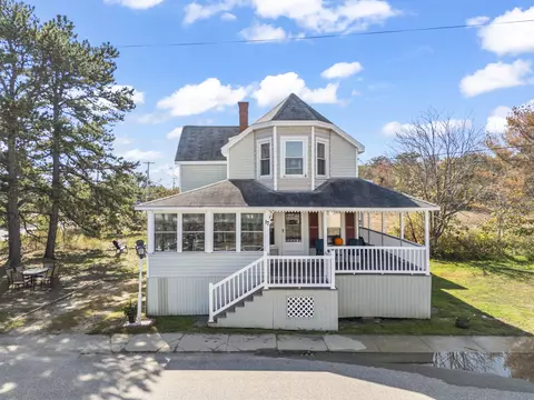 17 Randall Ave, Old Orchard Beach, ME 04064