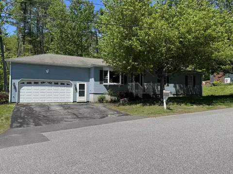 14 Kensington Ter, Lewiston, ME 04240