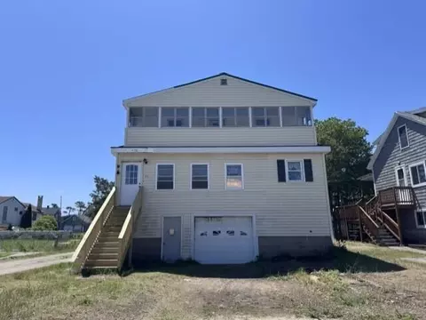 31 Sunset Ave, Saco, ME 04072
