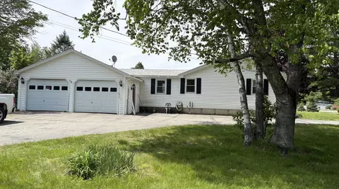 2 Sunrise Cir, Augusta, ME 04330