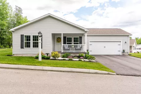 2 Vinalhaven Dr, Berwick, ME 03901