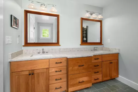 Bath - 92 Flynn Ln, Ogunquit, ME 03907 photo 1 of 3