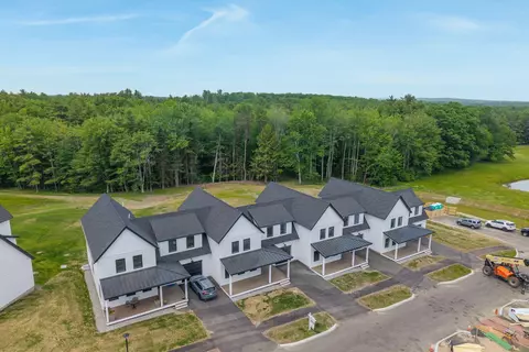 28 Fairway Commons Dr #9, Gorham, ME 04038