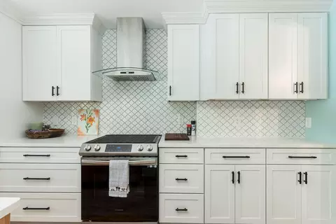 Kitchen - 86 Everett Rd, Auburn, ME 04210 photo 4 of 5