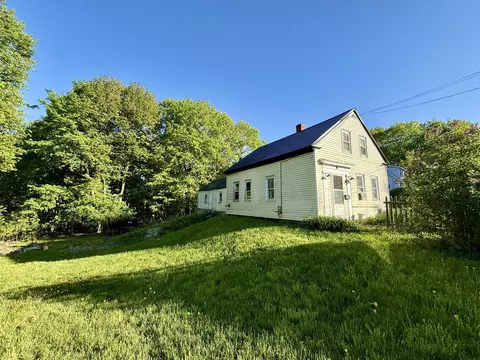 11 Orchard St, Dexter, ME 04930