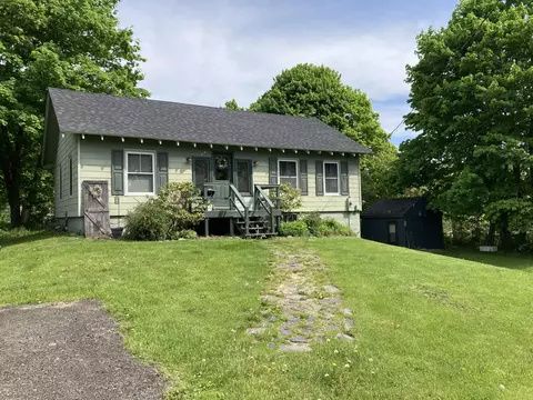 29 Prescott St, Rockland, ME 04841