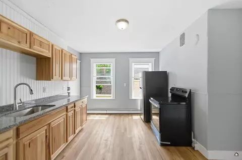 166 Bartlett St, Lewiston, ME 04240