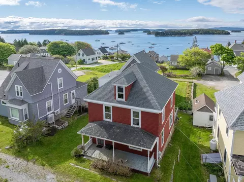 8 Pleasant St, Stonington, ME 04681