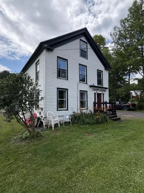 20 Pleasant St, Monson, ME 04464