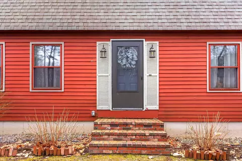 24 Gloria St, Gorham, ME 04038