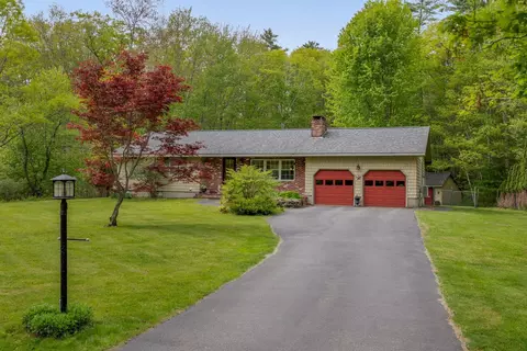 302 Foreside Rd, Topsham, ME 04086