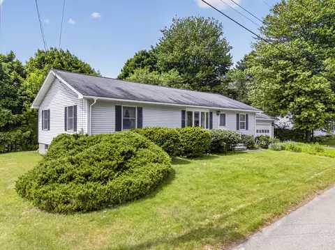 15 Owen St, Lewiston, ME 04240