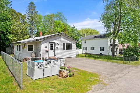 29 Wilson St, Old Town, ME 04468