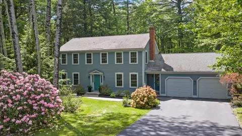 154 Applecrest Dr, Yarmouth, ME 04096