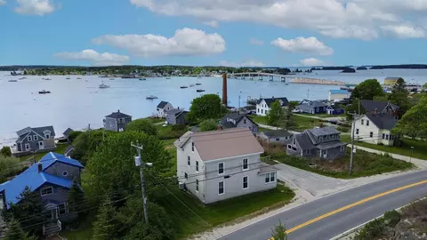 93 Main St, Jonesport, ME 04649