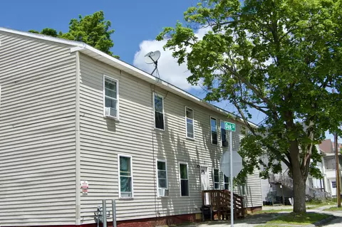 2 Oak St, Auburn, ME 04210