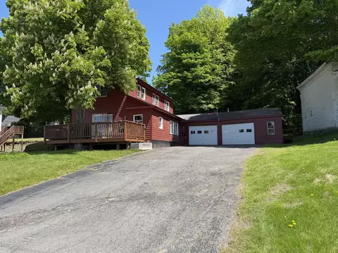 15 Pleasant St, Dexter, ME 04930