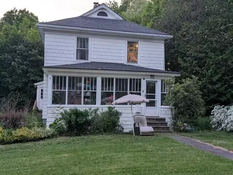 9 Winchester St, Fairfield, ME 04937