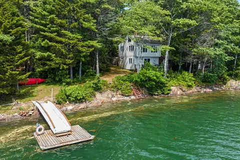 57 Laurel Shore Dr, Harpswell, ME 04079