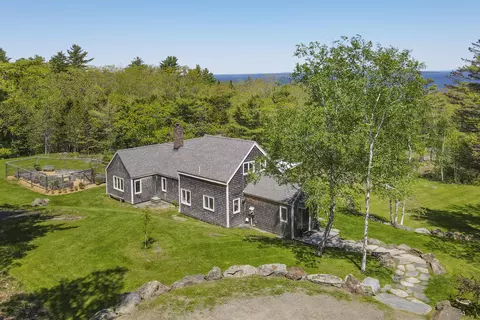 168 Chestnut St, Camden, ME 04843
